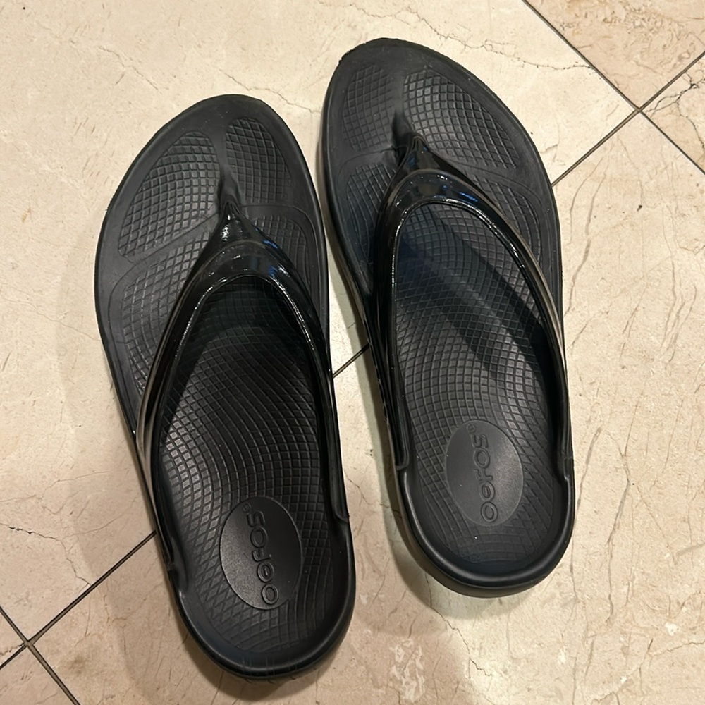 OOFOS Ohlala sandals